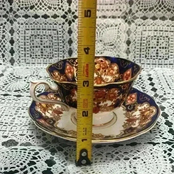 Royal Albert Heirloom Footed  Cup &
Saucer england - Picture 15 of 16